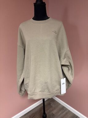 ALO Yoga Women’s Crewneck Sweatshirt in Gravel